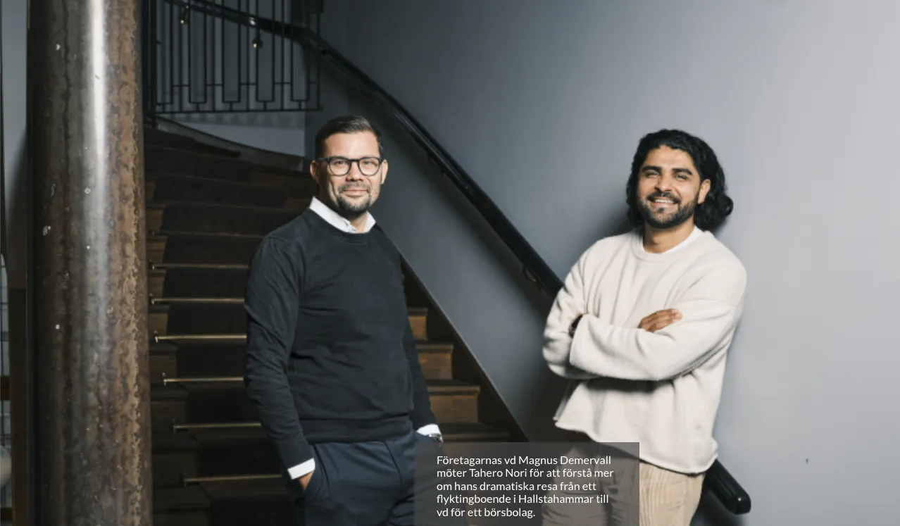 Företagarnas vd Magnus Demervall och Tahero Nori står bredvid varandra i en trappa.